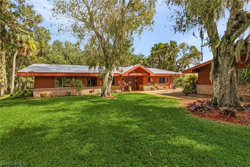 2221 Herzog Road Alva FL 33920