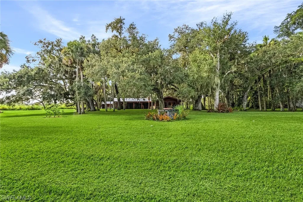 2221 Herzog Road Alva FL 33920