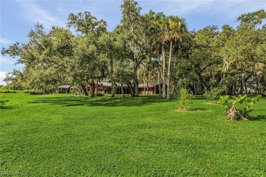 2221 Herzog Road Alva FL 33920