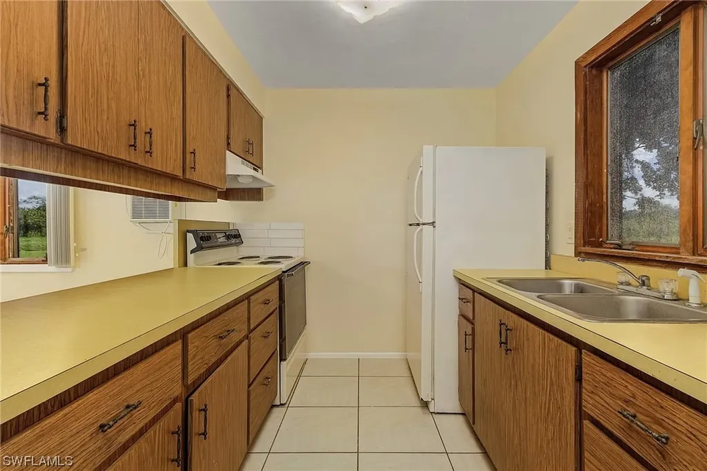2221 Herzog Road Alva FL 33920