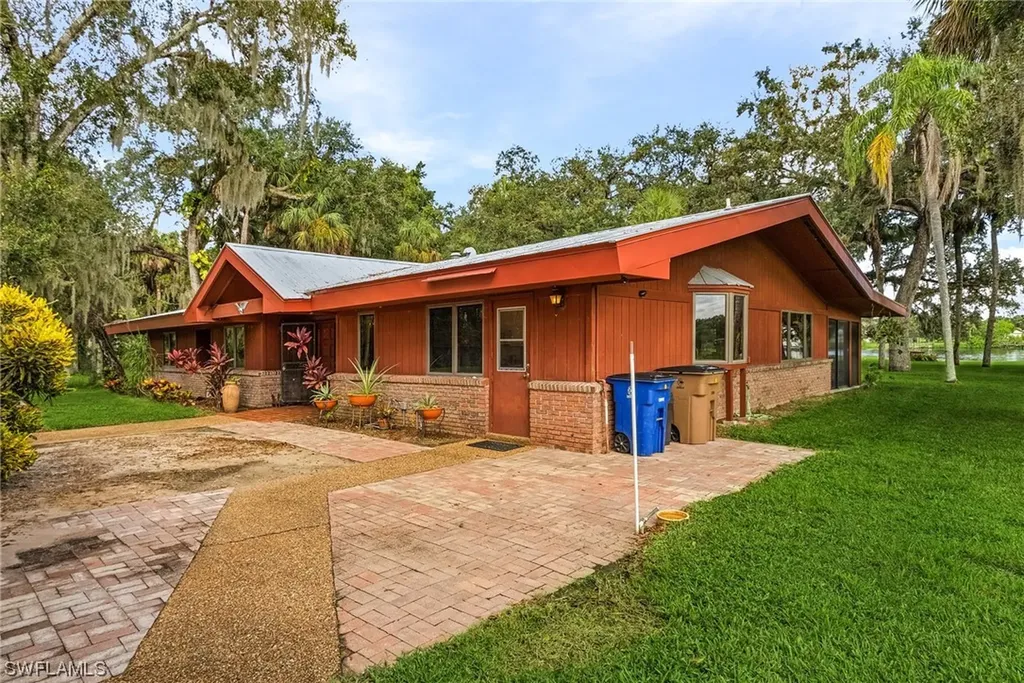 2221 Herzog Road Alva FL 33920