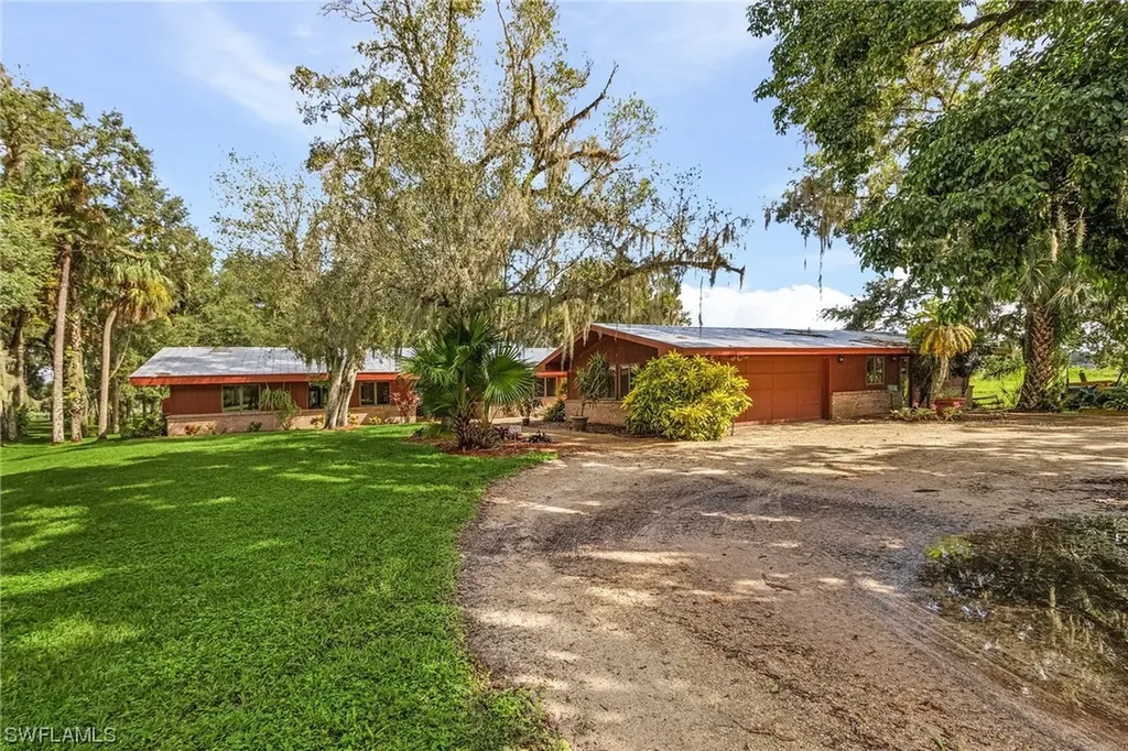 2221 Herzog Road Alva FL 33920