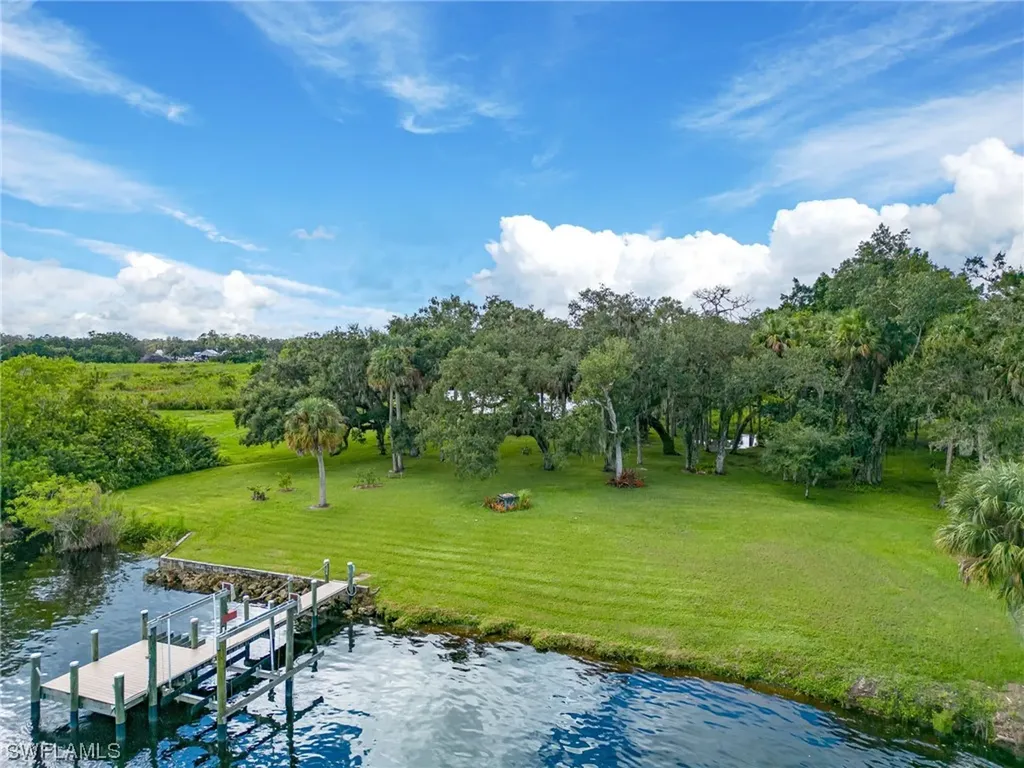 2221 Herzog Road Alva FL 33920