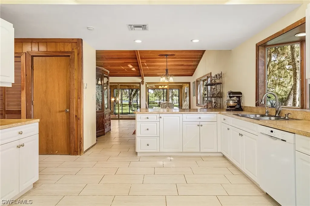 2221 Herzog Road Alva FL 33920