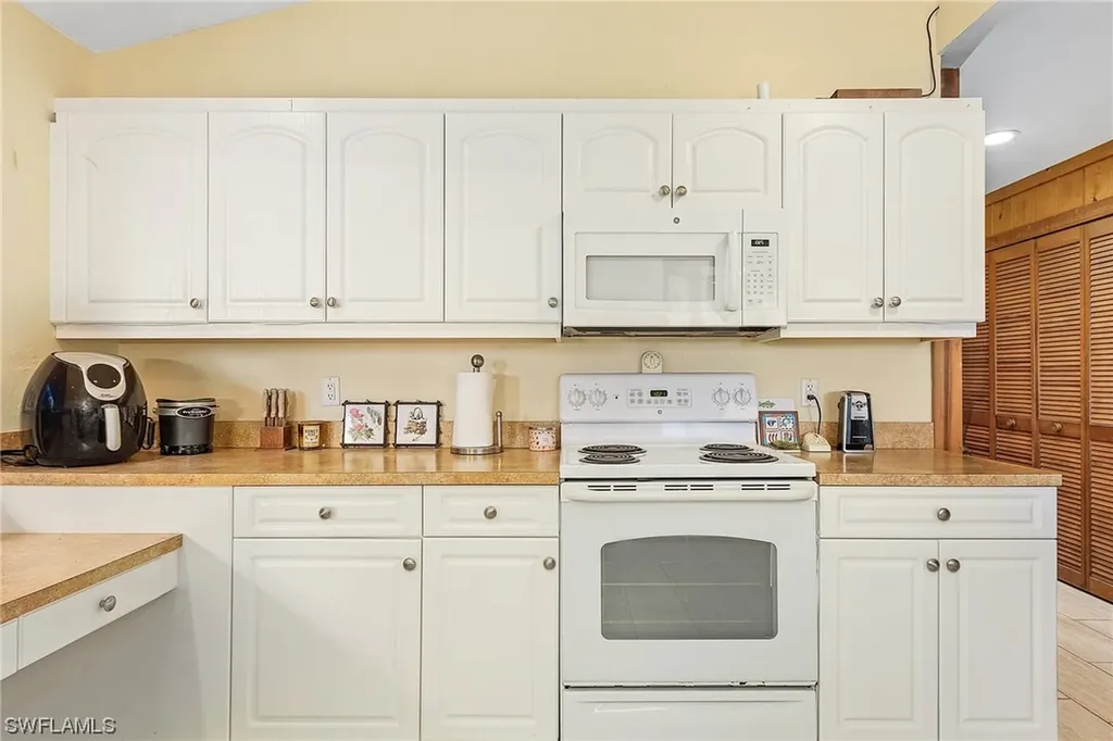 2221 Herzog Road Alva FL 33920