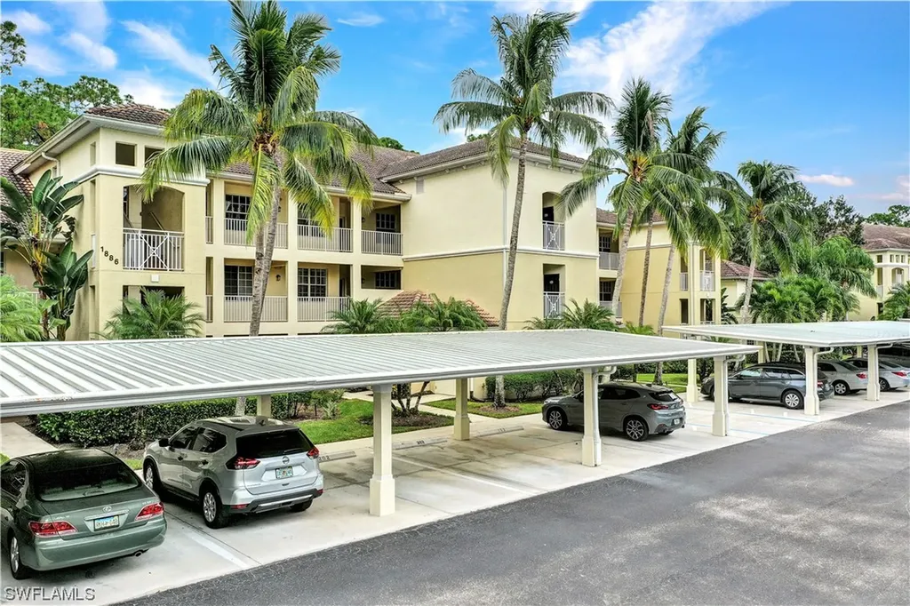 Naples FL, 1886 Tarpon Bay Drive S, Unit 1-301