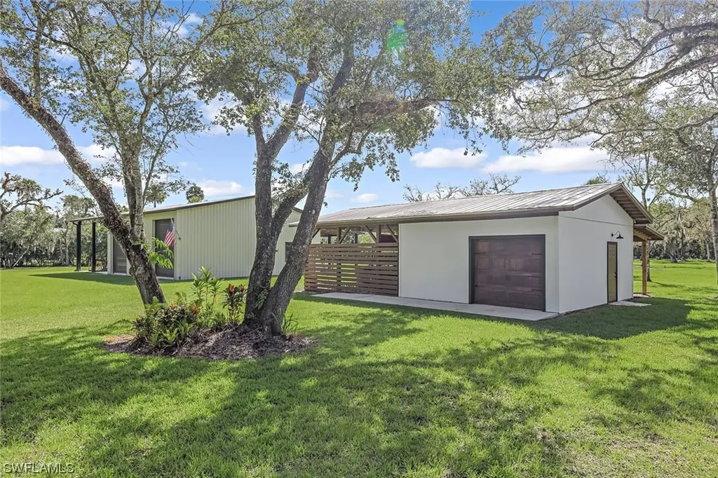 18850 S River Road Alva FL 33920