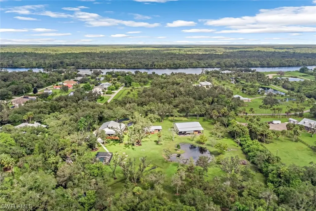 18850 S River Road Alva FL 33920
