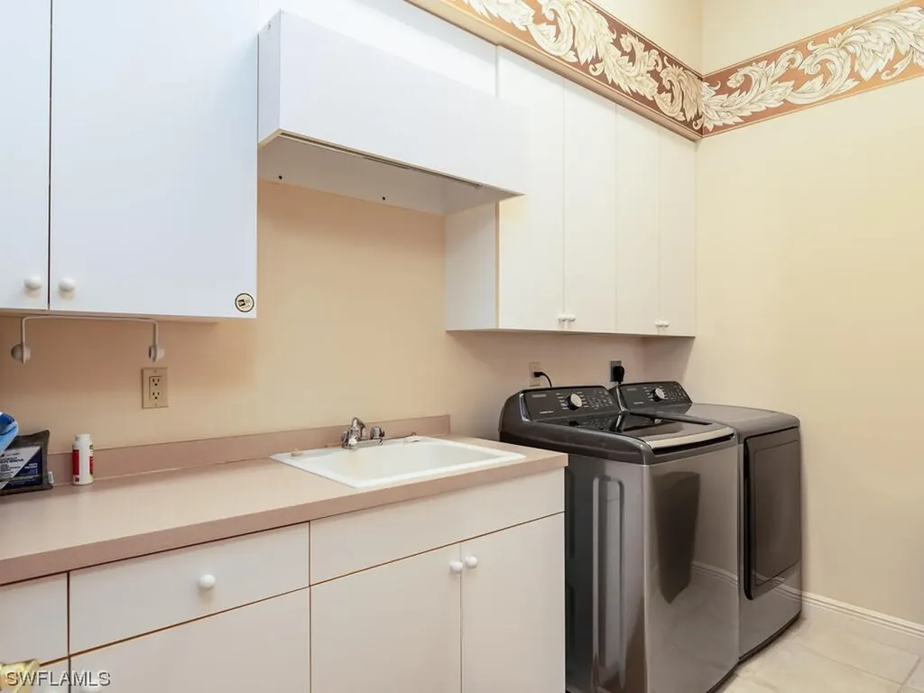 560 Kendall Drive Marco Island FL 34145-2481