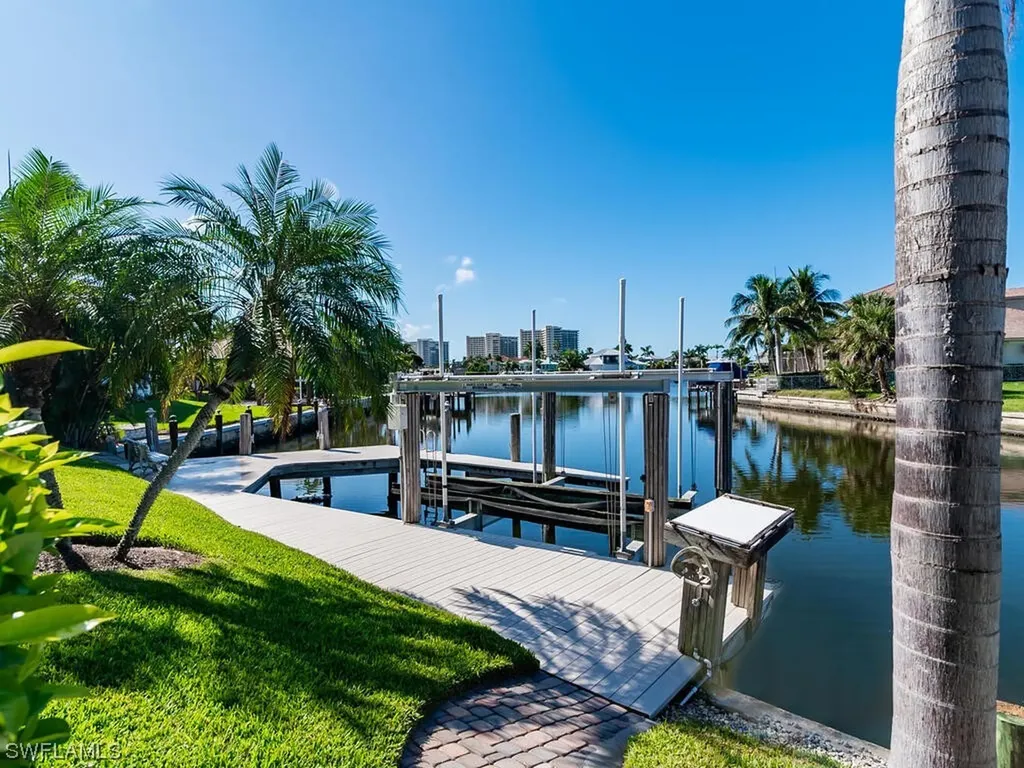560 Kendall Drive Marco Island FL 34145-2481