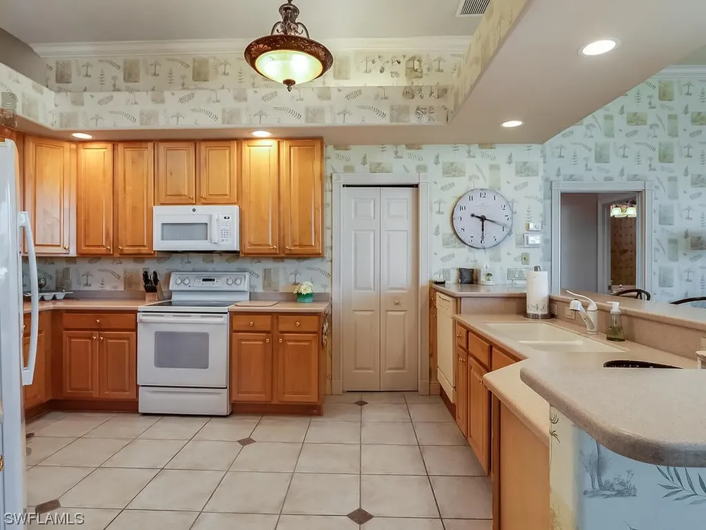 560 Kendall Drive Marco Island FL 34145-2481