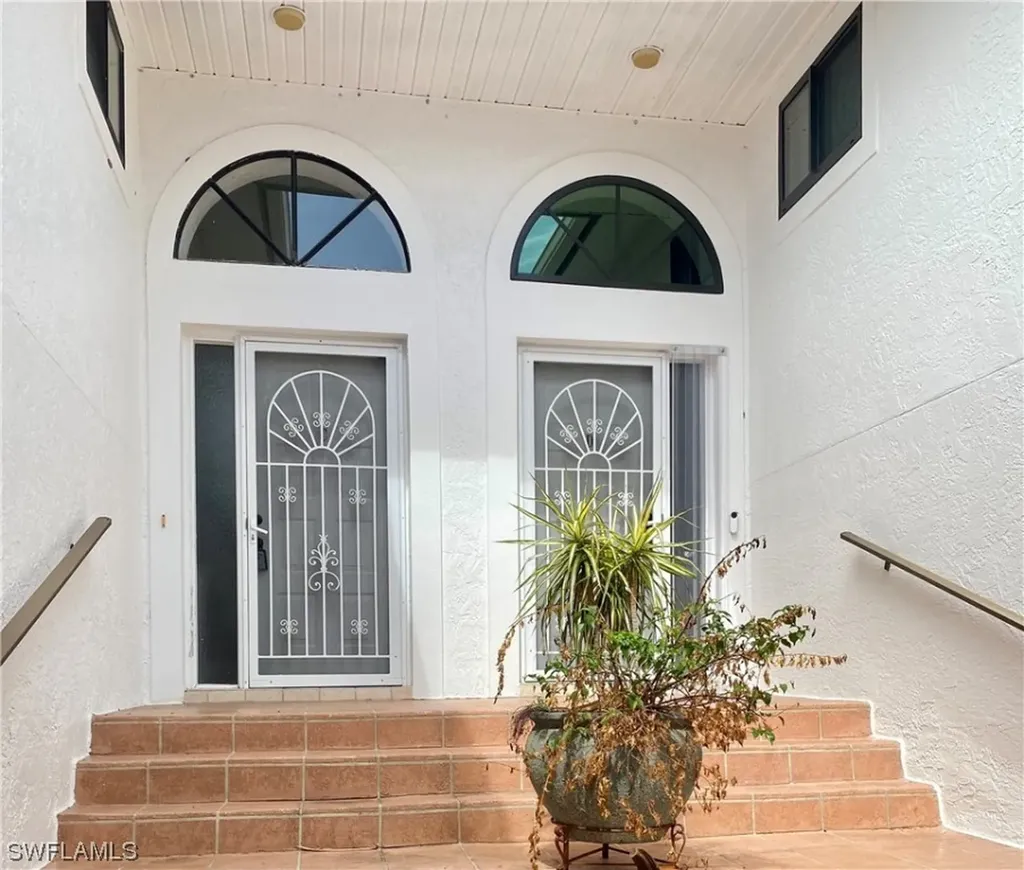 2278 Anchorage Lane Naples FL 34104
