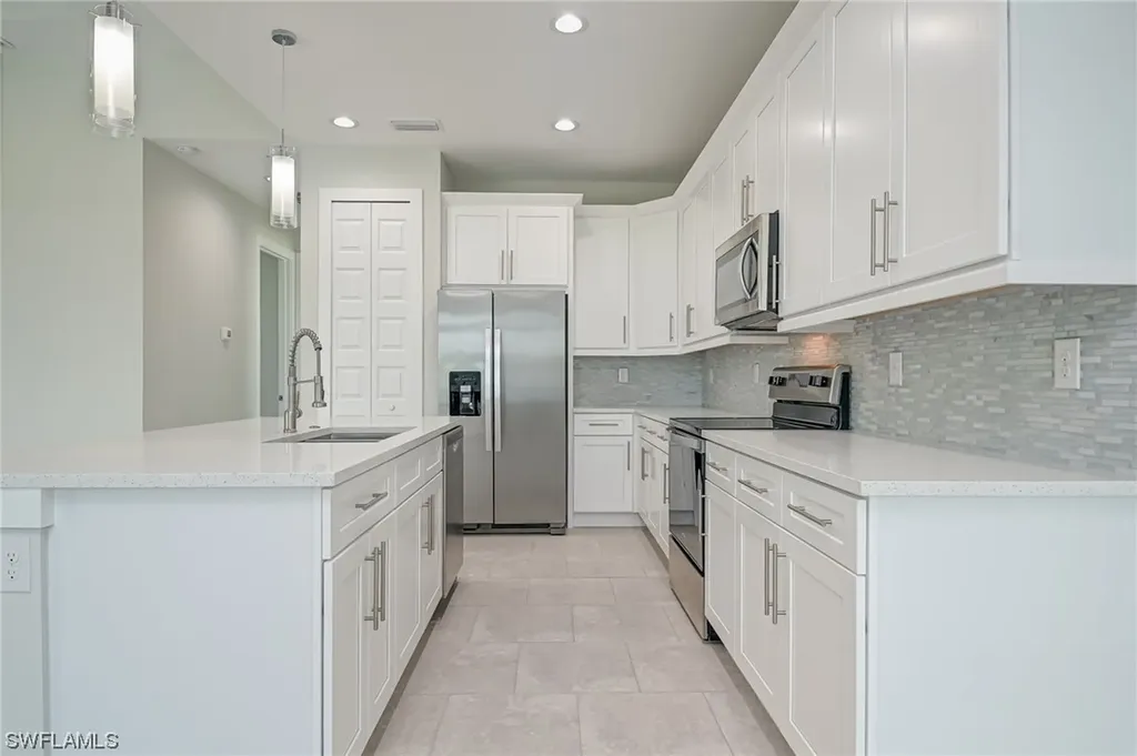 4141 SW 9th Place Cape Coral FL 33914