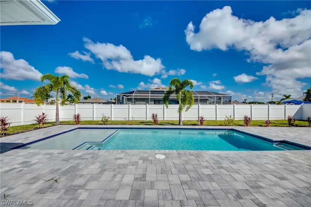 1305 SW 38th Terrace Cape Coral FL 33914