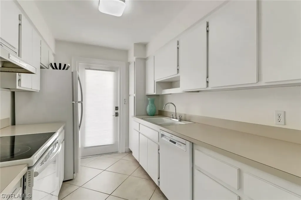 532 Broad Avenue S Naples FL 34102