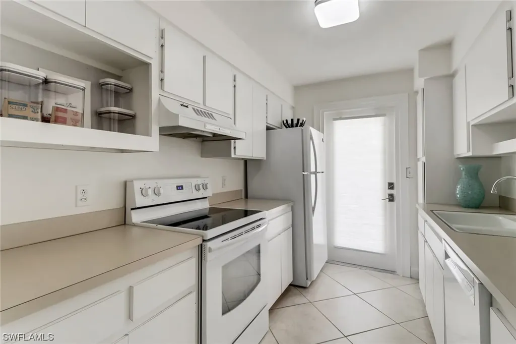 532 Broad Avenue S Naples FL 34102