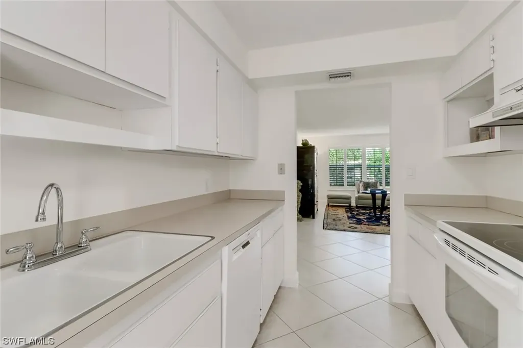 532 Broad Avenue S Naples FL 34102