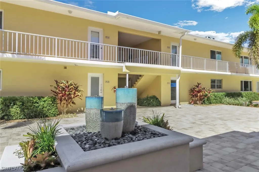 532 Broad Avenue S Naples FL 34102