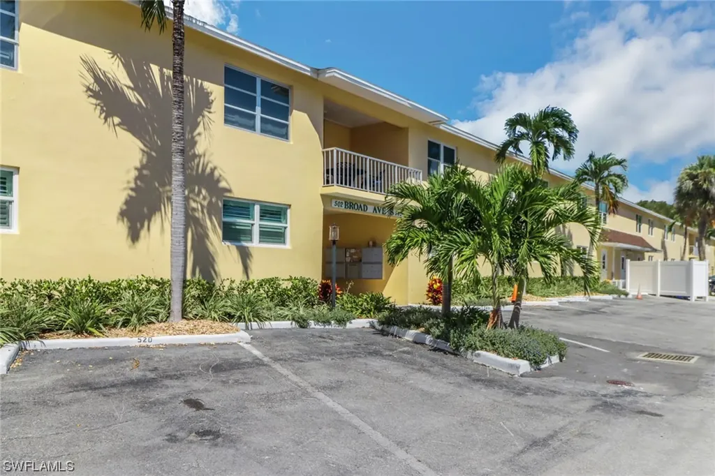 532 Broad Avenue S Naples FL 34102