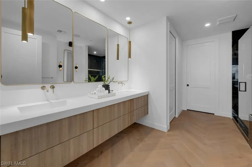 1125 Central Avenue Naples FL 34102
