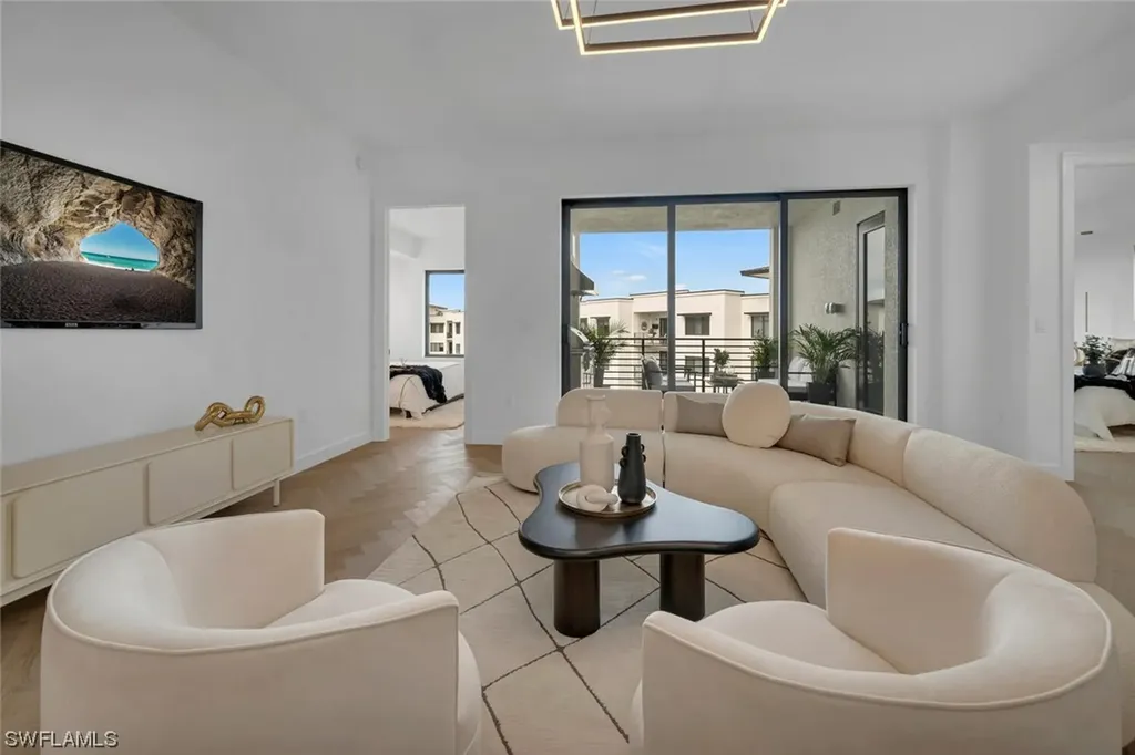 1125 Central Avenue Naples FL 34102