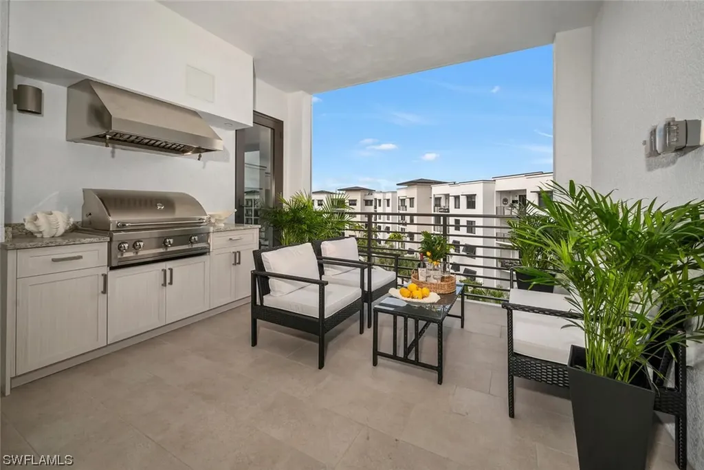 1125 Central Avenue Naples FL 34102