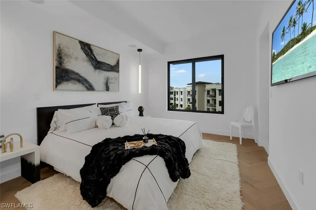 1125 Central Avenue Naples FL 34102