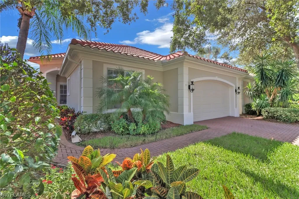 967 Fountain Run Naples FL 34119