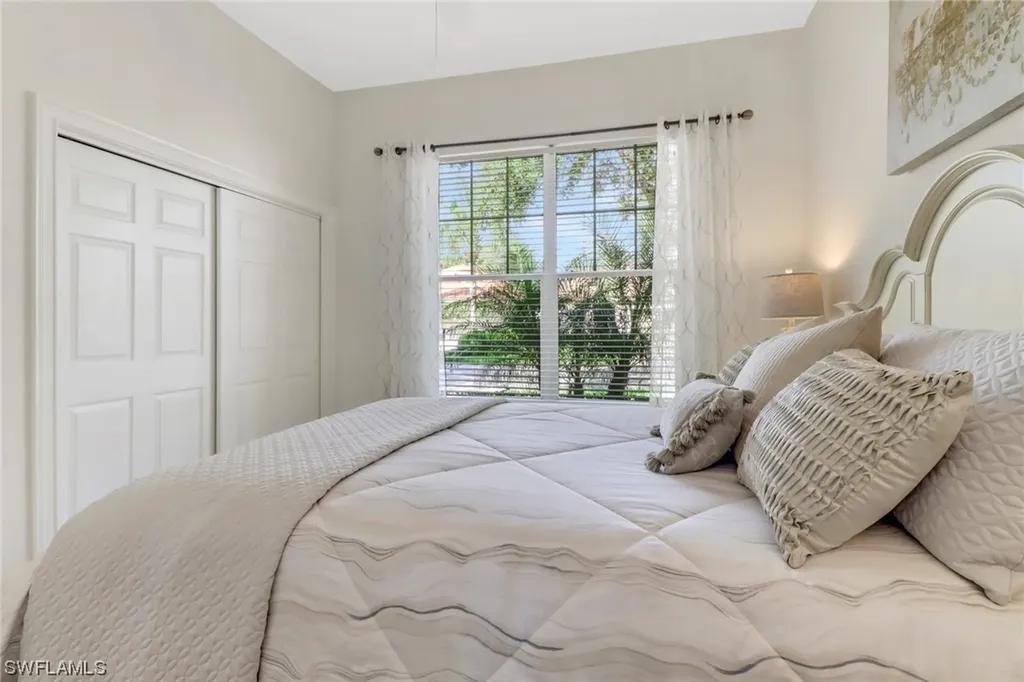 967 Fountain Run Naples FL 34119