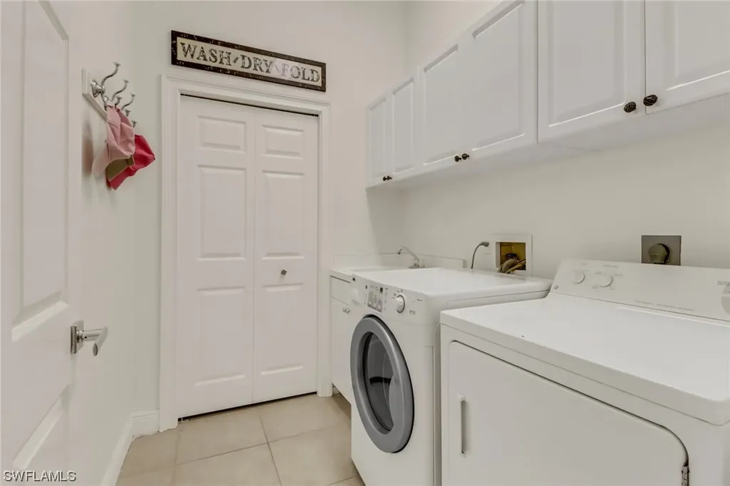 967 Fountain Run Naples FL 34119