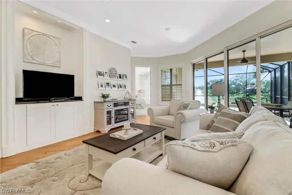 967 Fountain Run Naples FL 34119
