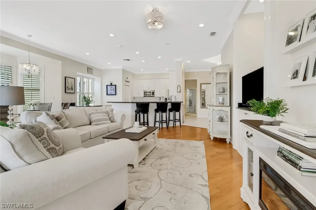 967 Fountain Run Naples FL 34119