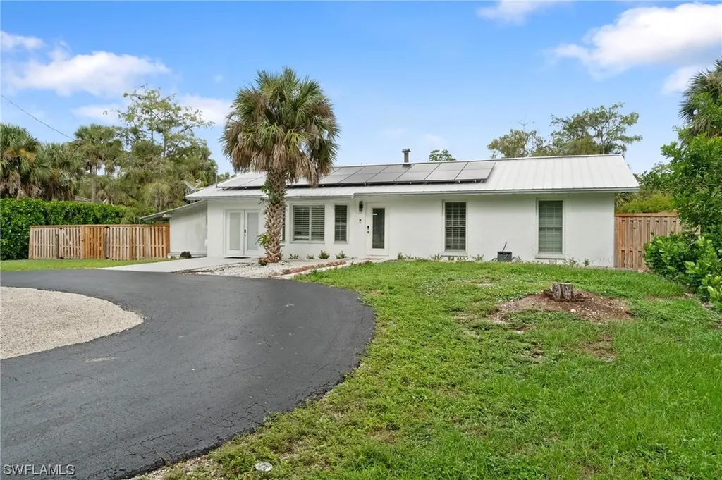 180 21st Street NW Naples FL 34120
