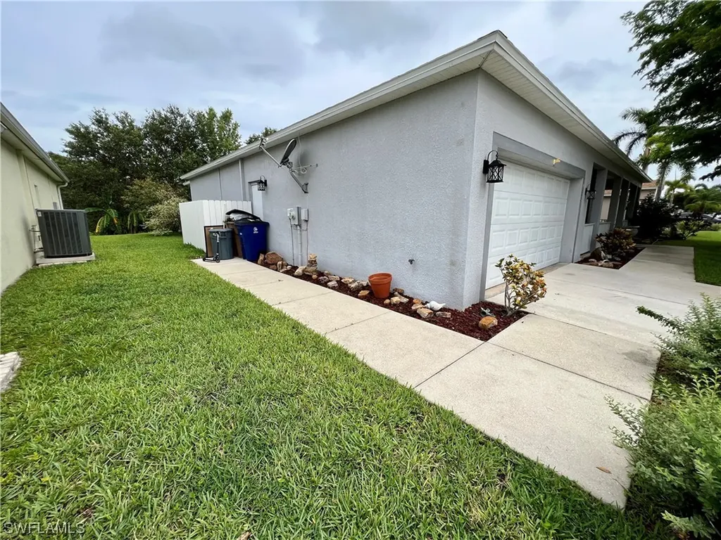 2493 Nature Pointe Loop Fort Myers FL 33905