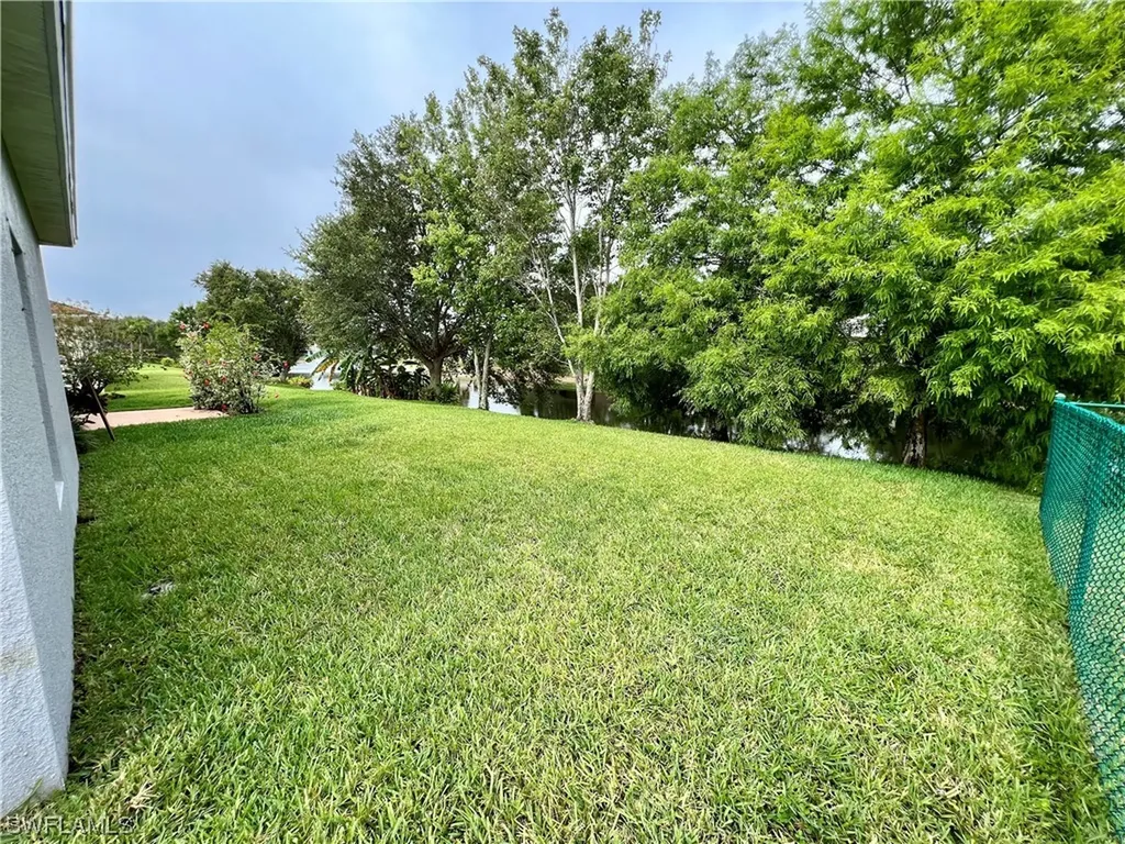 2493 Nature Pointe Loop Fort Myers FL 33905