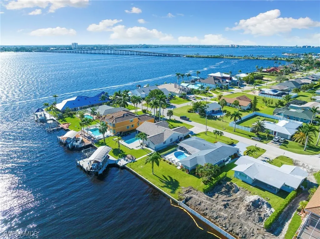 2013 SE 44th Street Cape Coral FL 33904
