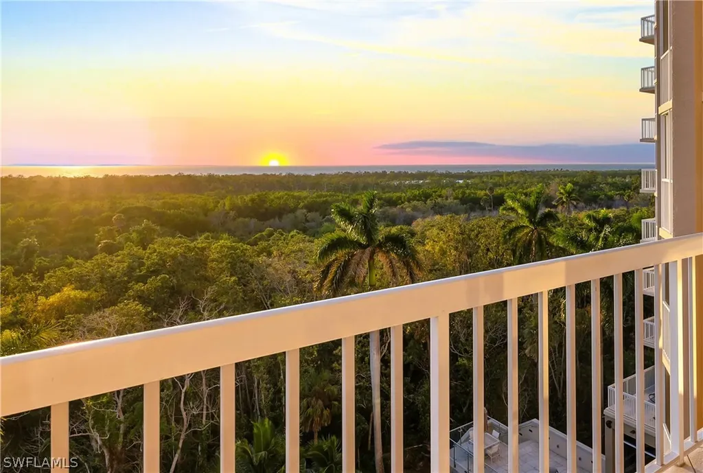 Naples FL, 6585 Nicholas Boulevard, Unit 604