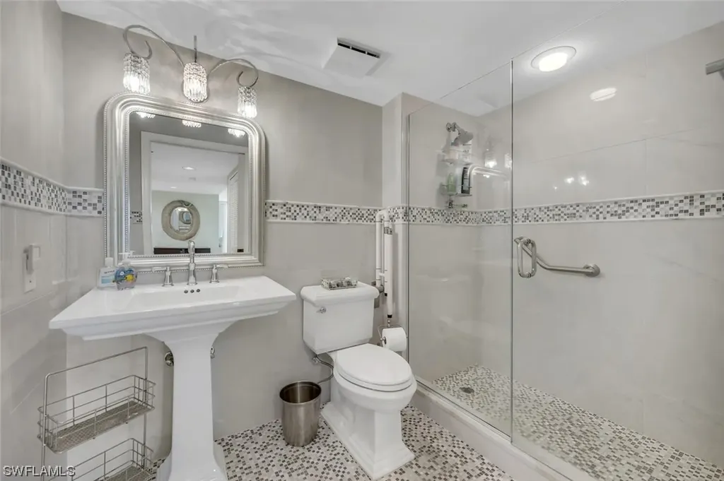 6585 Nicholas Boulevard Naples FL 34108