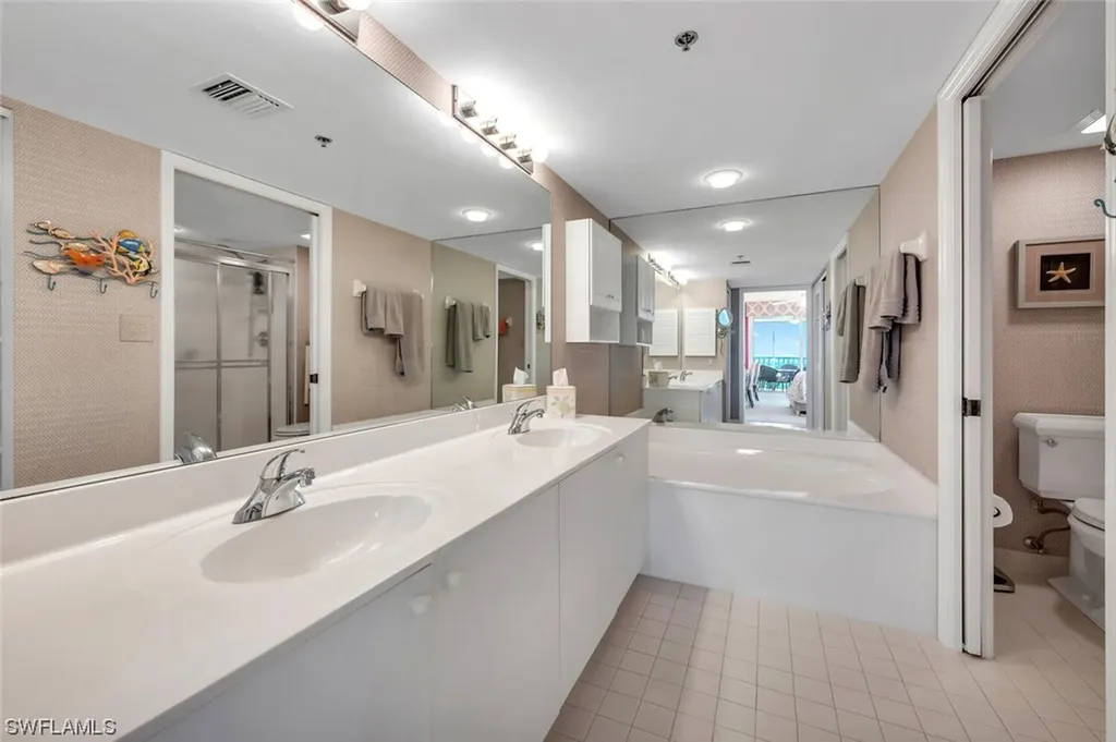 6585 Nicholas Boulevard Naples FL 34108