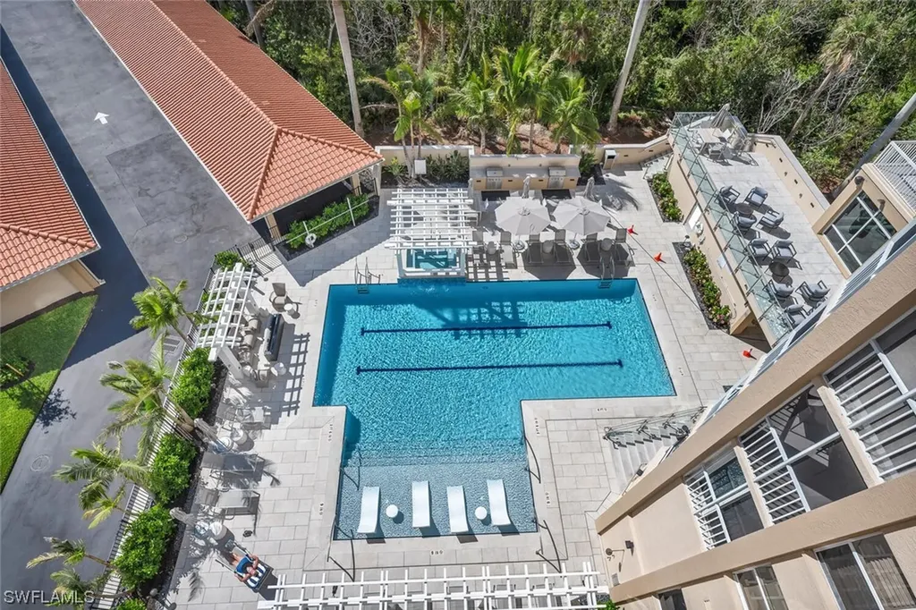 6585 Nicholas Boulevard Naples FL 34108
