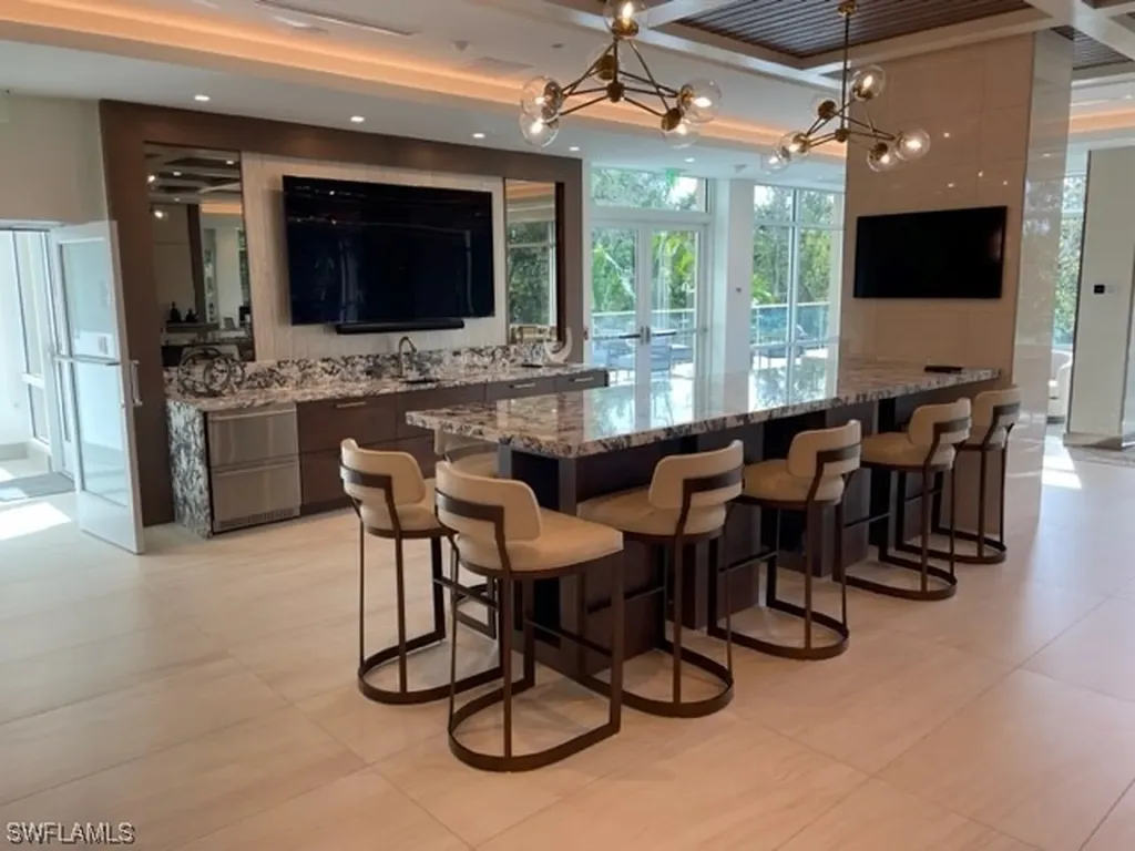 6585 Nicholas Boulevard Naples FL 34108