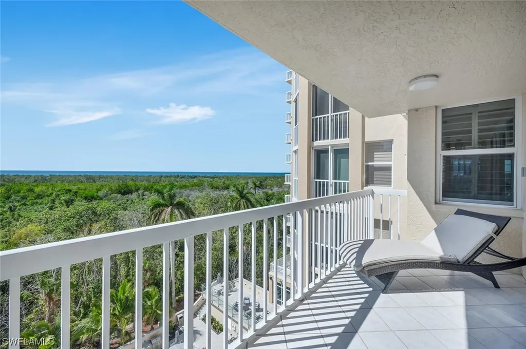 6585 Nicholas Boulevard Naples FL 34108