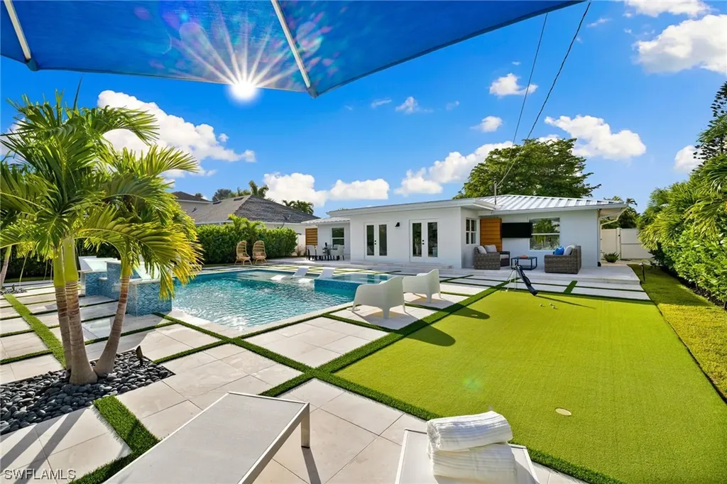 519 105th Avenue N Naples FL 34108