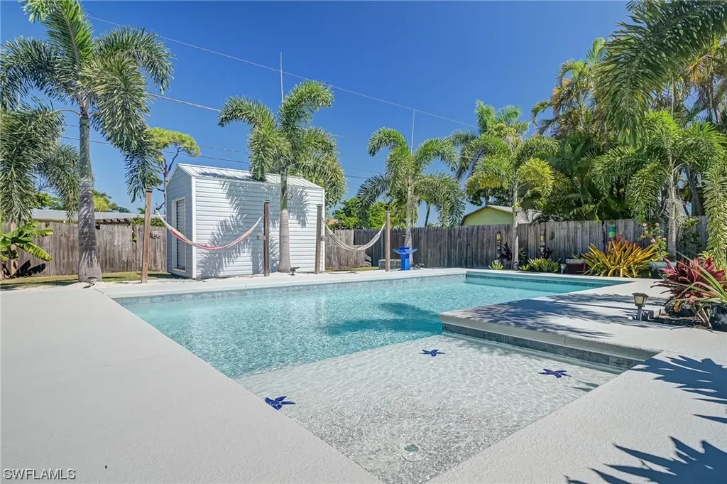 Naples FL, 709 99TH Avenue N