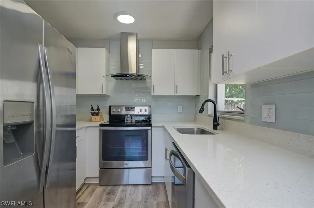 709 99th Avenue N Naples FL 34108