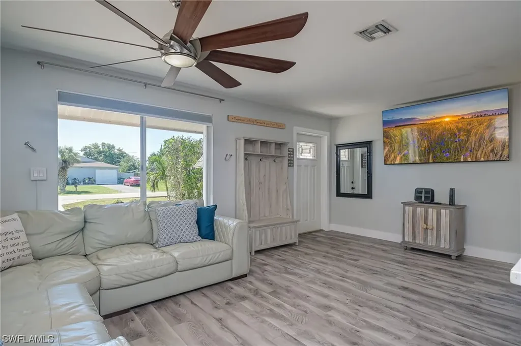 709 99th Avenue N Naples FL 34108