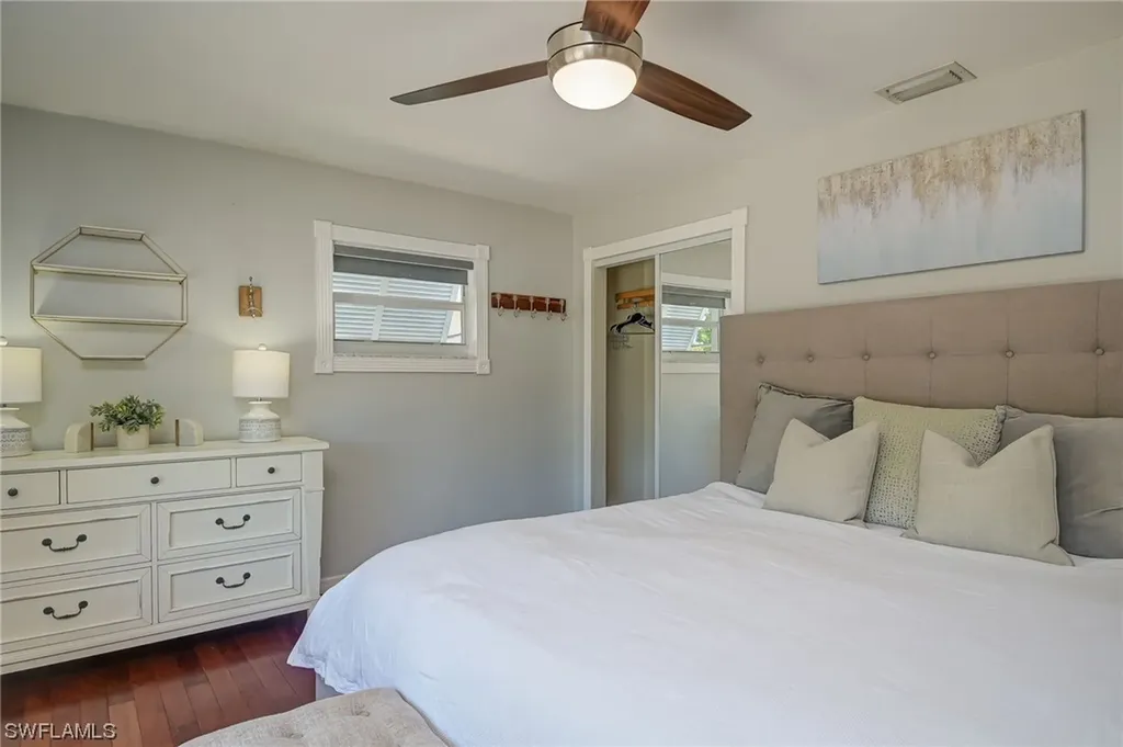 709 99th Avenue N Naples FL 34108