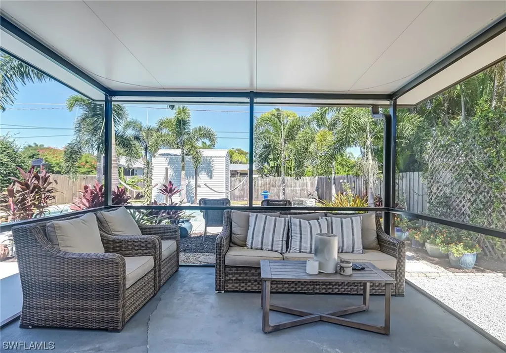 709 99th Avenue N Naples FL 34108