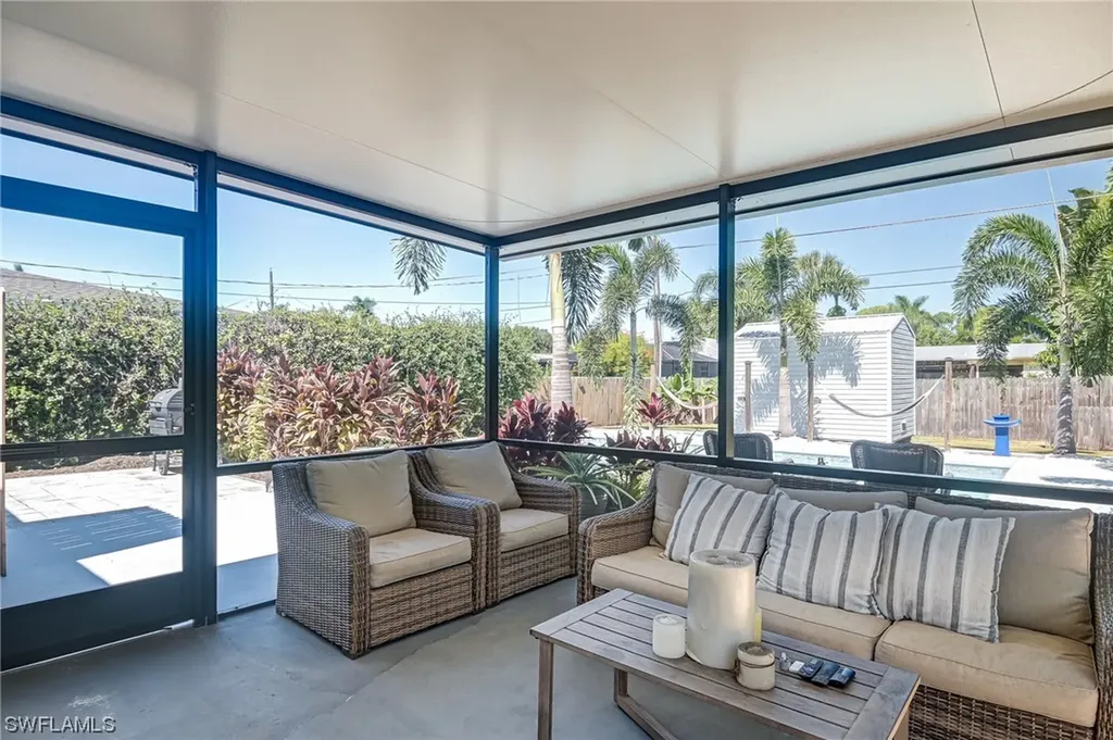 709 99th Avenue N Naples FL 34108