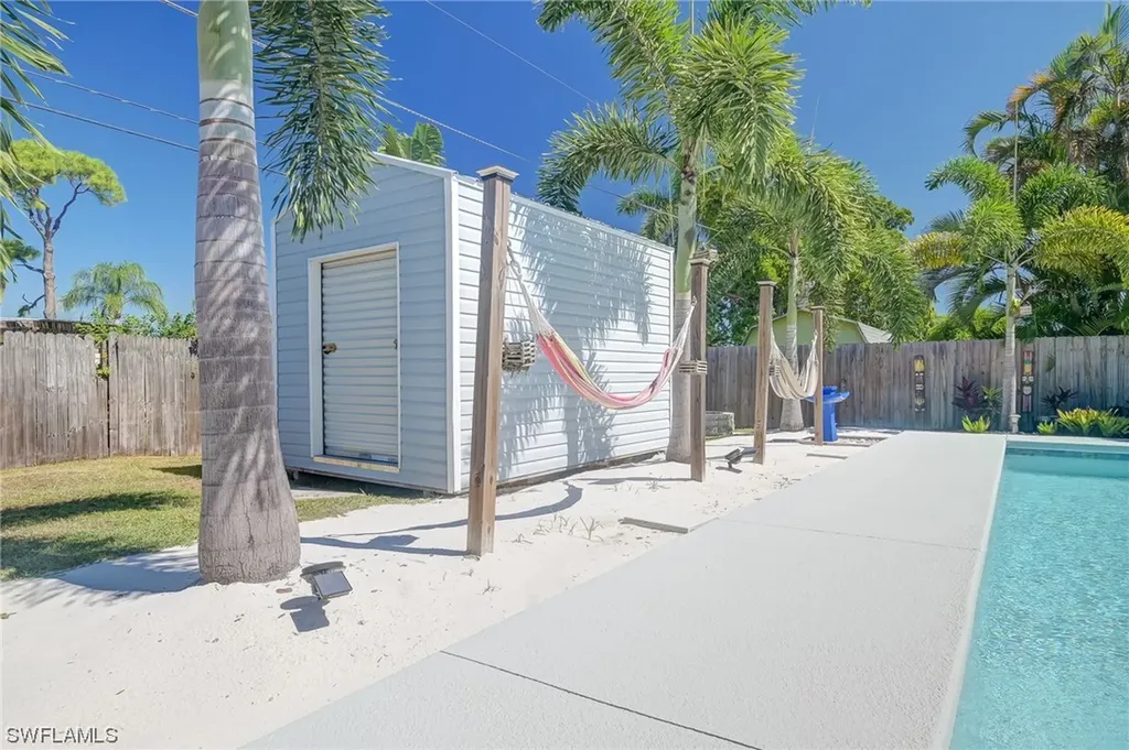 709 99th Avenue N Naples FL 34108